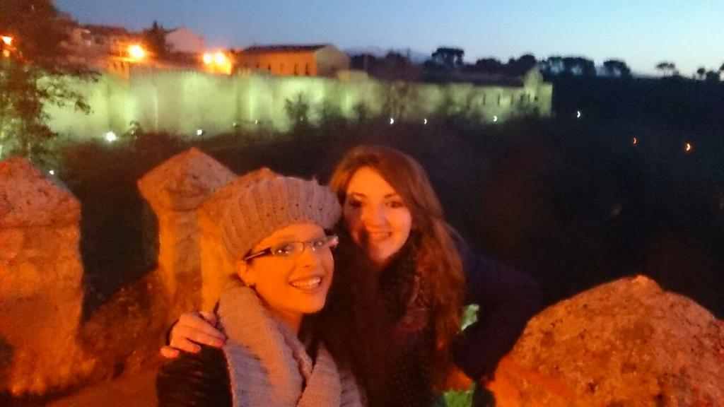AinhoaGrande's tweet photo. #modo ON conociendo la city x dentro ajajaja @Jeesssy17 http://t.co/i9xQHwA4cB