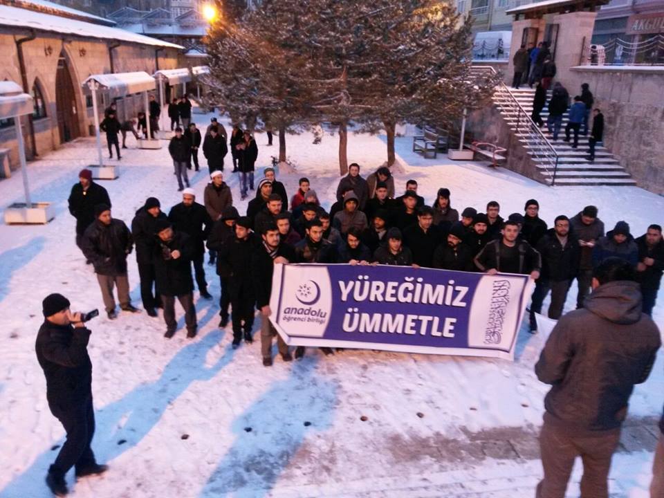 anadoluogrenci's tweet photo. Sivas | Ulu Camide #DoğuTürkistan için duada buluştuk. http://t.co/DPecgl10Au