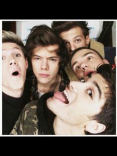 LarissaTomlins's tweet photo. Eu digo para o mundo "EU AMO O ONE DIRECTION" http://t.co/XZGF2ediKp