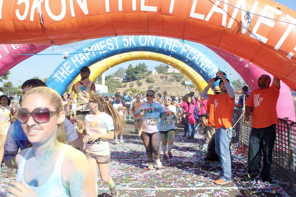 Tynasaurus_Rex's tweet photo. Spot the JUSTYN? 😂 #ColorRun2014 http://t.co/DdPQAxPEdh