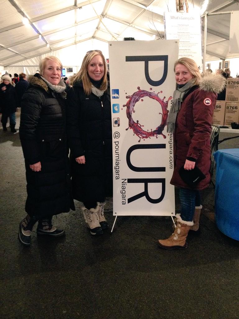 PourNiagara's tweet photo. Team #pourniagara @20ValleyWine #winefest #supportlocalwine #Ontario #VQA #niagarachilled http://t.co/dKh9lPPkwG