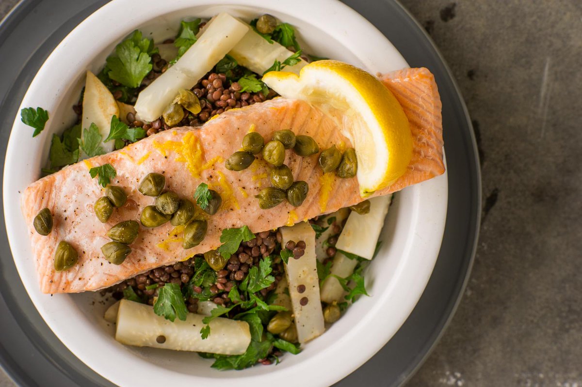 Zalm met aangemaakte beluga-linzen en knolselderij - een Zadina-vis-topper. zadina.nl #zalm #gezond #vis