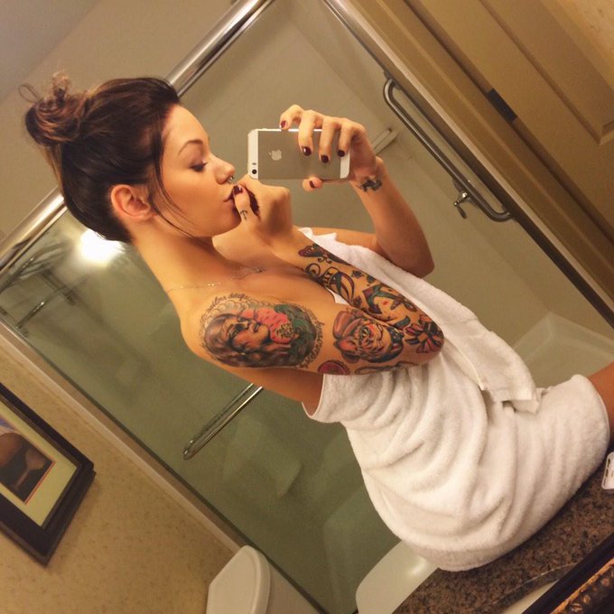 Love the skin you're in.💞 http://t.co/X6y8KnJqfl<a href="/tag/bts"class="tags"><span>#bts</span></a>