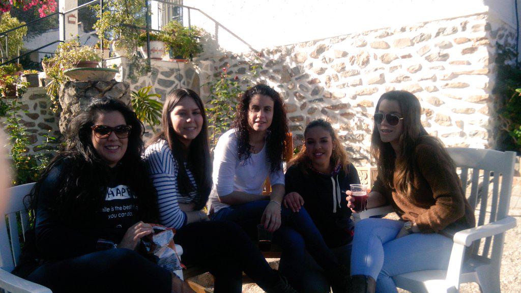 Malelesteru's tweet photo. "@jimenez_azucena: Esto son amigos y lo demás son tonterías! Gracias por todo, os quiero :) 😍 http://t.co/0HyRWAwWN7"