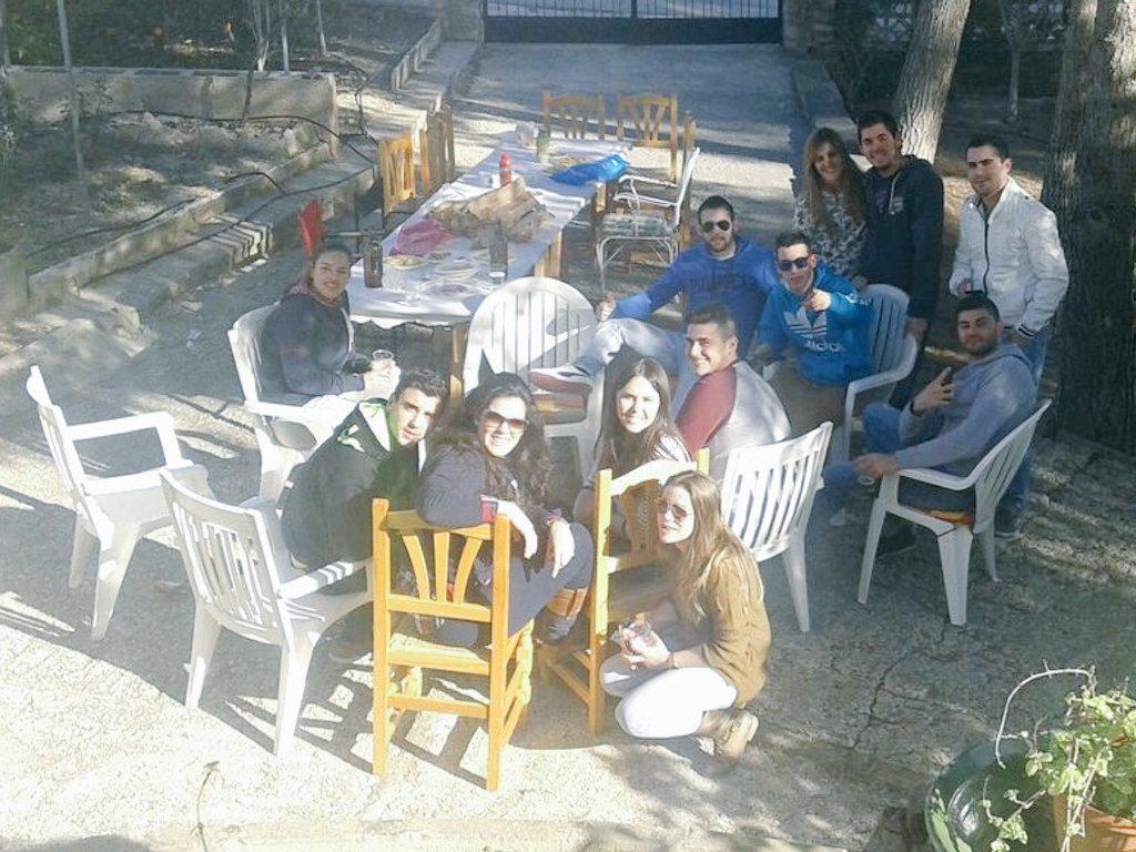 Malelesteru's tweet photo. "@jimenez_azucena: Esto son amigos y lo demás son tonterías! Gracias por todo, os quiero :) 😍 http://t.co/0HyRWAwWN7"