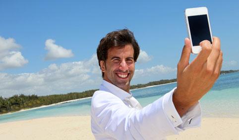 eluniversocom's tweet photo. Hombres que se toman muchas ‘#selfies’ tienden a ser psicópatas, según estudio: http://t.co/FWcpqD2JcT http://t.co/uOXKMDQ0cb