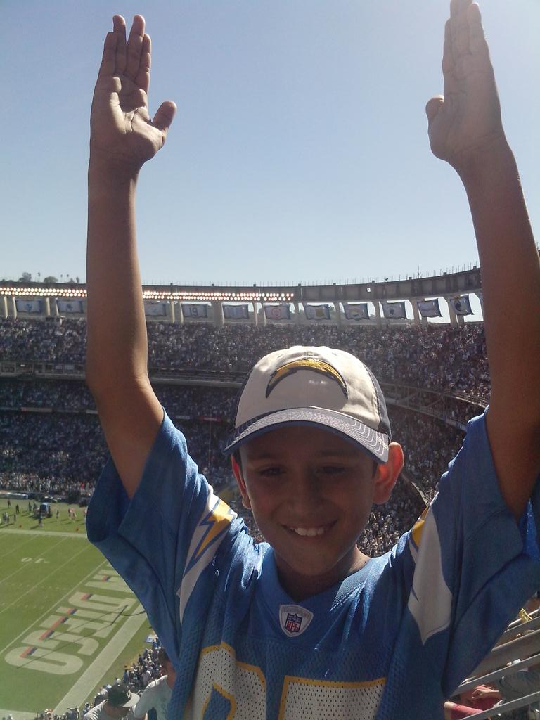 robertobqm's tweet photo. Con el #RitualNFL siempre rompemos la linea http://t.co/wbHSVlxg83