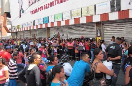fariasjoseluis's tweet photo. Abusos y atropellos denuncian en Valera, edo Trujillo, http://t.co/zfjRX21vsn http://t.co/sC4jRjUlex