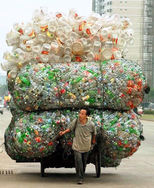 OceanEdBooks's tweet image. How much plastic comes out of your home each year? Imagine if you saw it all piled up. #recycle #plasticpollution