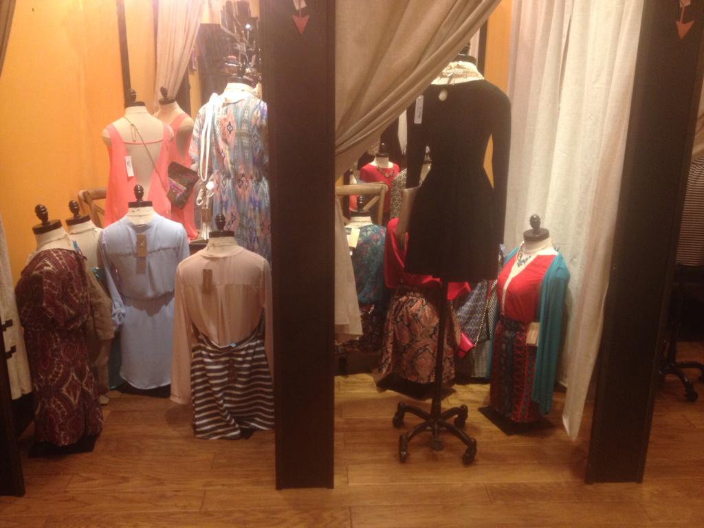 Izgoodman's tweet photo. Just some gal pals. Hangin out #inventoryfun http://t.co/7WDgM5jFVa