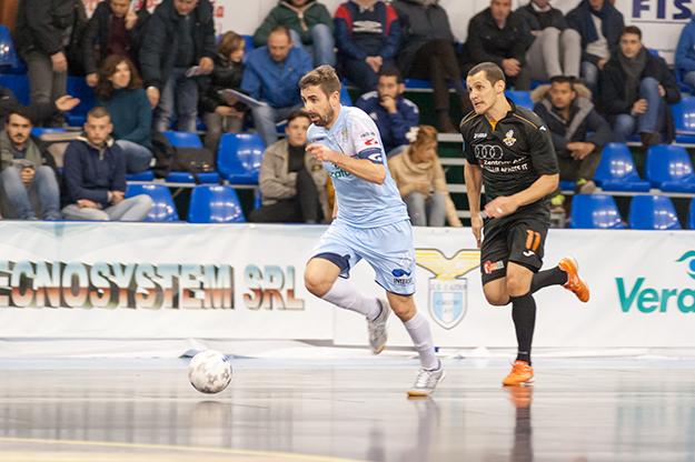 LazioC5's tweet photo. #SerieAfutsal Non bastano #Saùl e @lipemanfroi: 1a caduta al PalaGems, vince l'Asti 3-5. http://t.co/oUOvJneES2 http://t.co/pWQjlKZ4lH