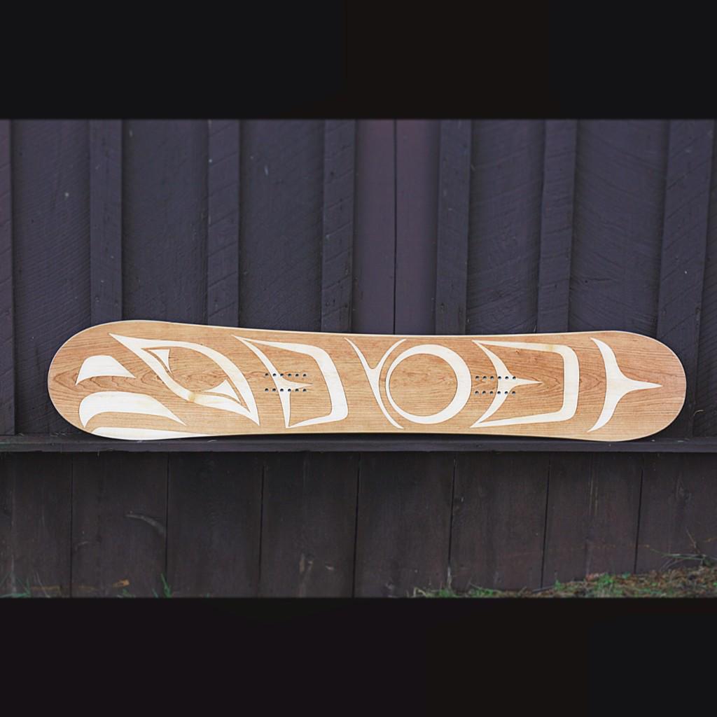 KindredSnow's tweet image. Custom #firstnations #pow #snowboard for a local artist using his #eagle design. #VancouverIsland #bellacoola #bc