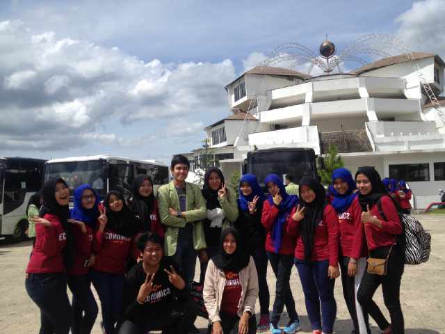 Noveliayonik's tweet photo. Thanks for3days profesi {} (kel14 / @YusufImaduddin @VinnySAmira ) http://t.co/MkOX61YMWL