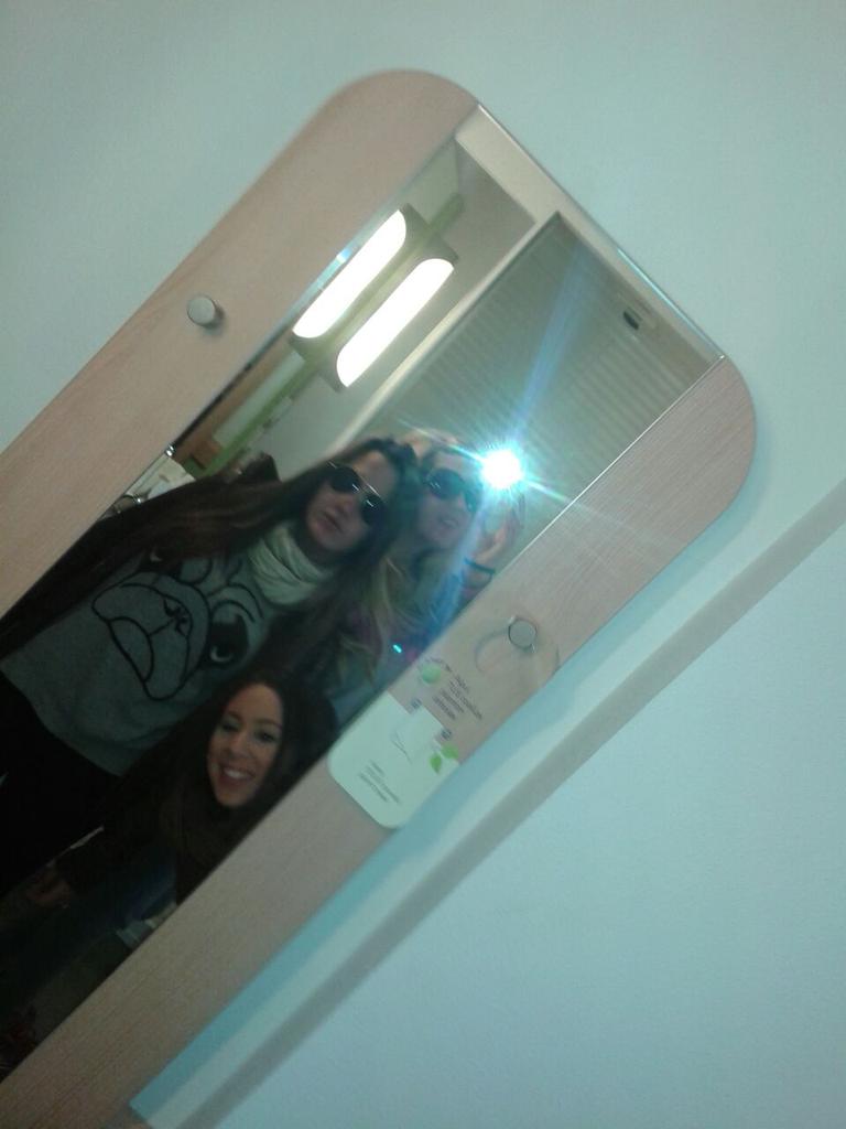 LnaRamirez's tweet photo. Somos como arena en el mar, una sin la otra no podria estar @potomarubitah @Anuxyff De ustedes no quiero separarme!BN http://t.co/XtEfZqd5qv
