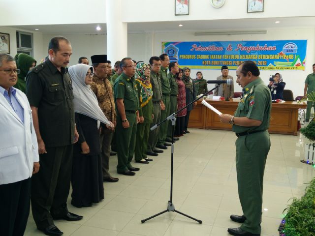 Pelntikan&amp;pengkuhan pngrs daerh koalsi indnesia utk kpnddkan dan pmbngunan kota.Hall Balaikota bkt 12.01.2015
