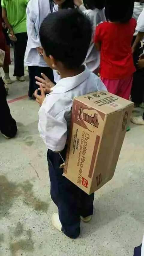FriendsofBN1's tweet photo. Tersentuh hati, bila melihat gambar ini. Semoga adik ini menjadi insan yang berjaya suatu hari nanti http://t.co/j0V9ae40sq