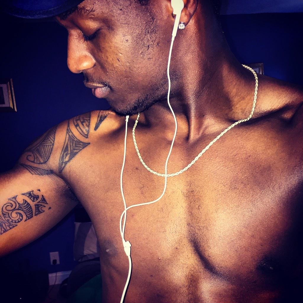 MrD3tails's tweet photo. Body already scared so why not add ink #tattlove #inkinprogress #darkskin http://t.co/nhhwpamMto