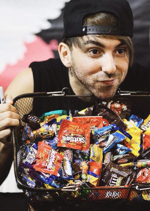 MalevolentHaze's tweet photo. "Please be my friend. I'll give you these." http://t.co/MLYXtjknpD