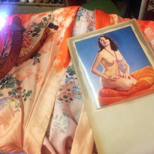 Tumbling into some good vibes... share-good-vibes.tumblr.com/post/107841775… @dollypythonvintage never fails. A kimono and a nekkid ...