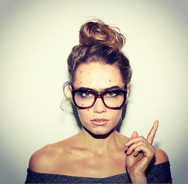 BJLNews's tweet photo. LOVE your glasses!!! Where we can find it ?? @BethanyJoyLenz http://t.co/wfV9CgxYl4