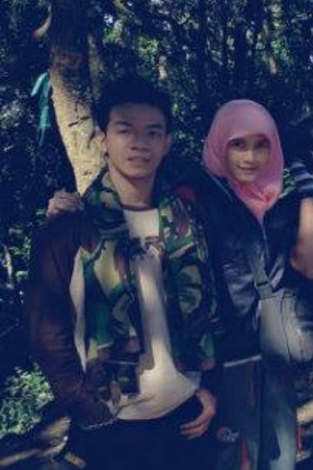faharavika's tweet photo. Febuari ini kita selfie ber3an ya di puncak sumbing!harus! Semogaaaa amin amiiin ya rabb @OliveInaa @IbnuAlbaihaqi 🙌💪 http://t.co/ymoGkm183P