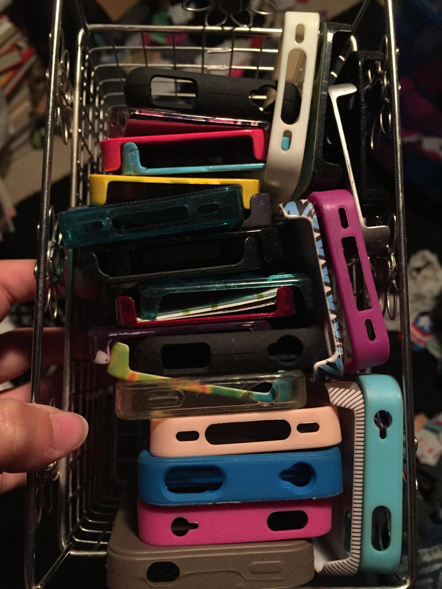 alexismariel's tweet photo. Anyone need iPhone 4/4s cases? #Ihadaproblem. http://t.co/1zdFckc5Bi