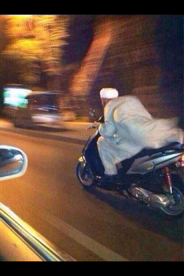 Handstandshawty's tweet photo. When #BACP3 free before 11 but u forgot ya Gucci Sandals at the crib http://t.co/l3zVTvU5p8