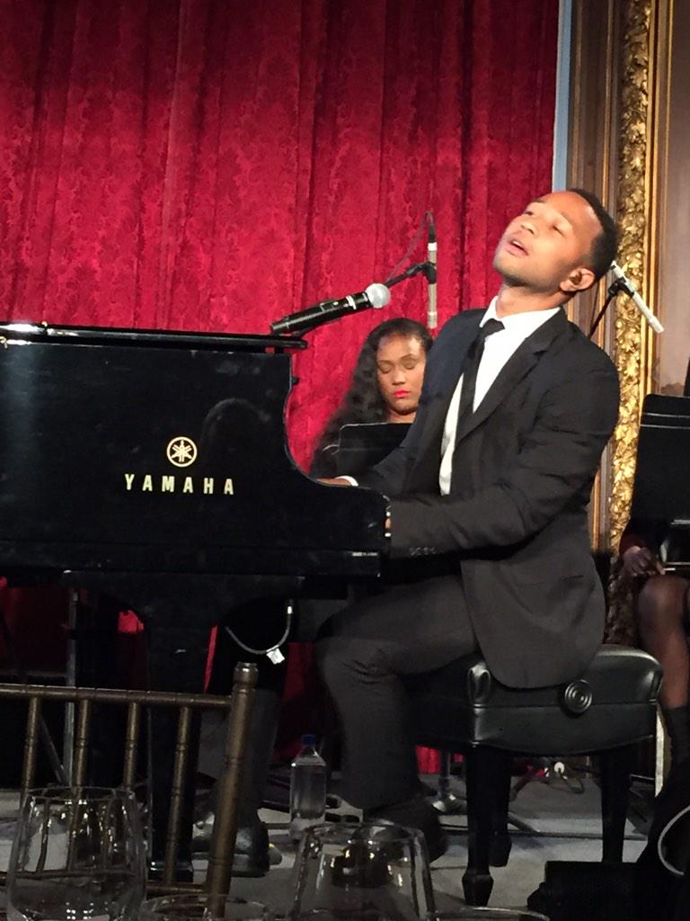 Waaahooo #glory <a href="/common/">COMMON</a> <a href="/johnlegend/">John Legend</a> @AVAETC #Selma #GoldenGIobes2015