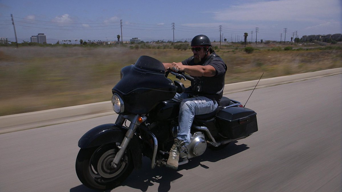 60Minutes's tweet photo. Fmr Hells Angels biker finds his life's purpose helping wounded vets climb world's 7 Summits http://t.co/5gOBxZBsCp http://t.co/wirPlDsxnX