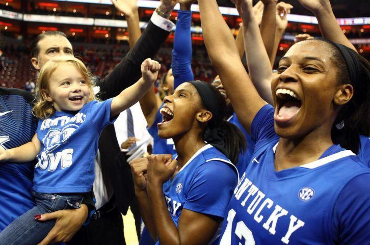 jords9599's tweet photo. Because tonight Janee and her Wildcat sisters are in my heart &amp; in my thoughts #PrayForJanee http://t.co/EdEOgwE5jK