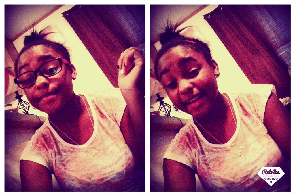 cshawndra33's tweet photo. Glasses r nah @alashiabarfiel1 http://t.co/zV0j7jy2iP