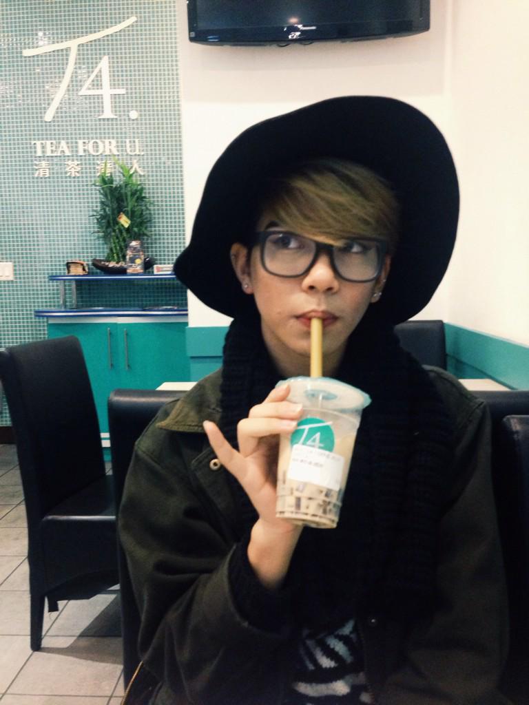 ohgeezluis's tweet photo. home is where the heart is (milk tea) #bobabitch #jknoboba #theyranout #whotfrunsoutofbobaatabobaplace? http://t.co/NVH2EnZG0b