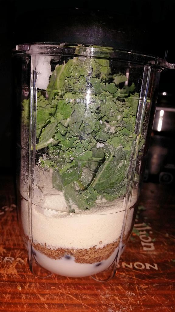 agea_aa's tweet photo. Breakfast prep! Fresh raw kale, ground flax ,chia, greek yogurt, blueberries,coconut oil,  protein powder #healthy http://t.co/pDzObtfwKc