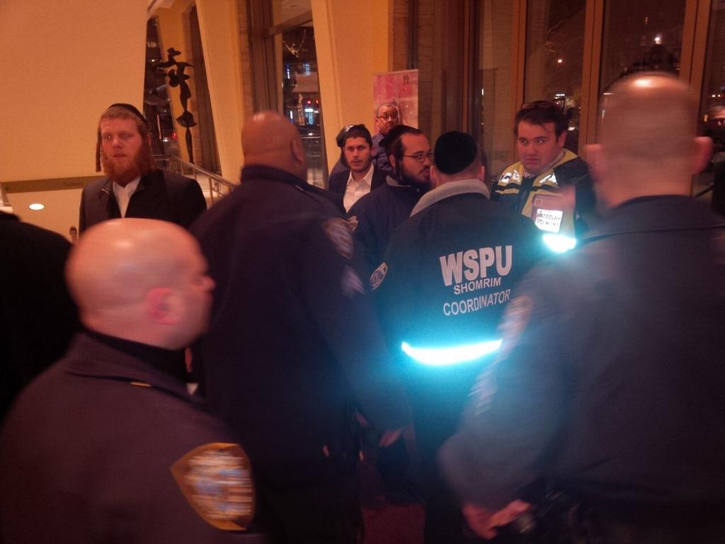 VINeias's tweet photo. MANHATTAN: Search ongoing by Hatzolah, PD, &amp; Shomrim for a special category missing by Hasc concert. PHOTOS - http://t.co/I3l4U9k2wo