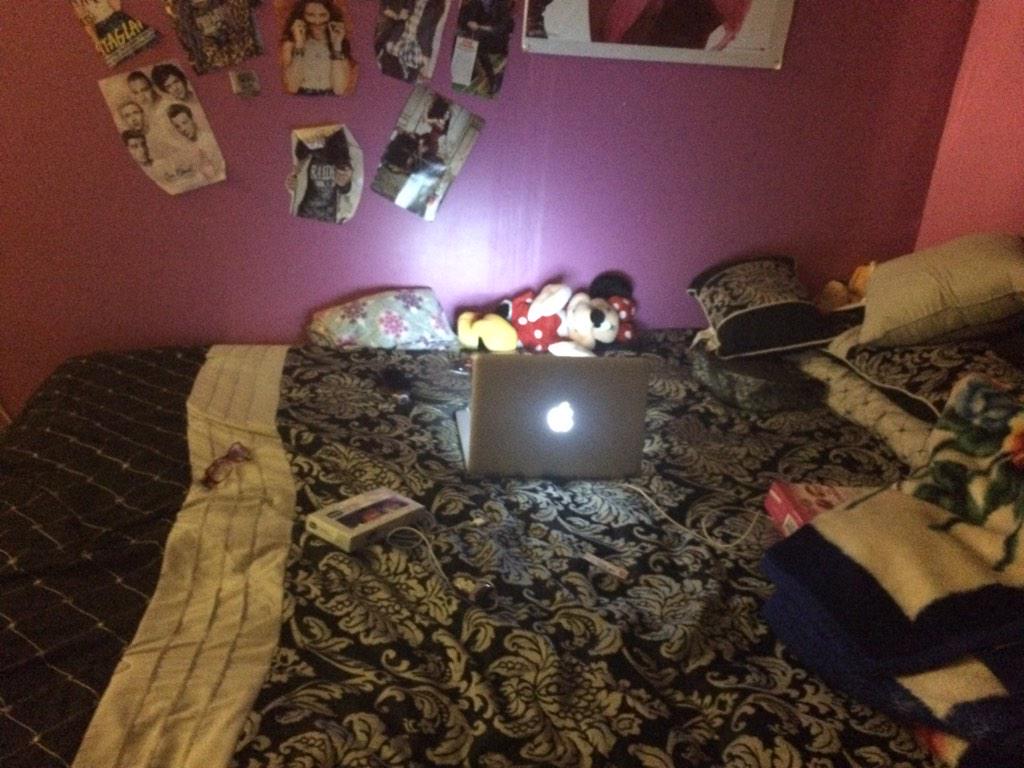|| my room looks really girly with pink like let me paint it black like my soul