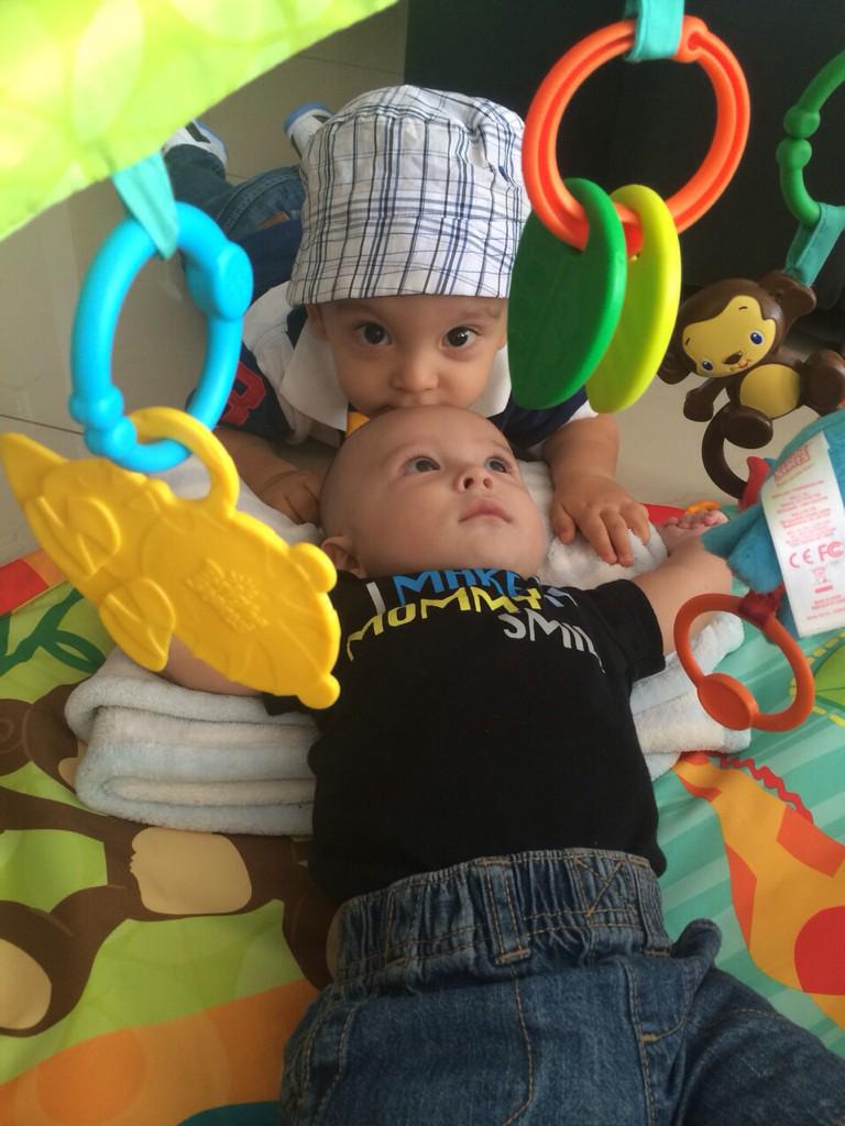 204Danielle's tweet photo. Ya entiendo por que cada día me enamoro más de ti💜 y Pq dicen q Samuel soy yo y sebas tu😍 @JuliArcinie #Hermanaintens http://t.co/xcXubMUJ94