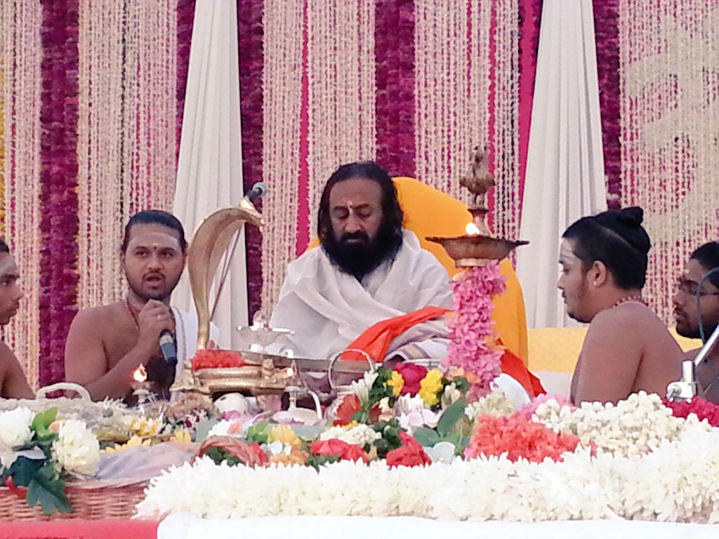 Rudrabhishekam with Gurudev @SriSri #SriSriinMumbai