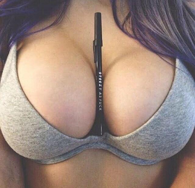 Hello_Emilee23's tweet photo. "Sell me this pen" 👌😂 http://t.co/q4F0Odbtzt