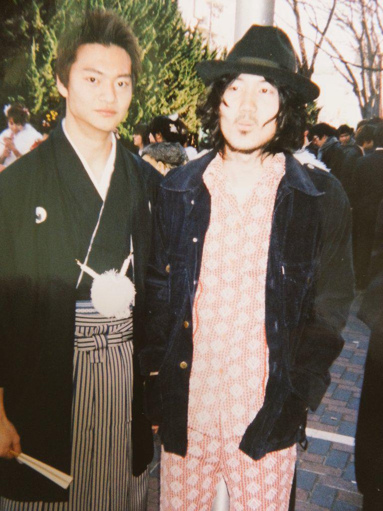 kyoudounoochame's tweet photo. 新成人よ！おめでとう！お金が無くて振り袖を着れなかった君も、アウトローで成人式に行かない君も大丈夫！10年前に俺はパジャマで行ったから。明るい未来あるよ！ http://t.co/DCETJQDv8h