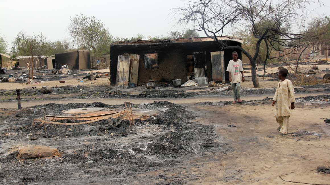 VanityFairFR's tweet photo. Pendant ce temps-là : Boko Haram massacre plus de 2000 personnes au Nigéria http://t.co/UuQ0bTCmuH http://t.co/j9AOMjf0wz