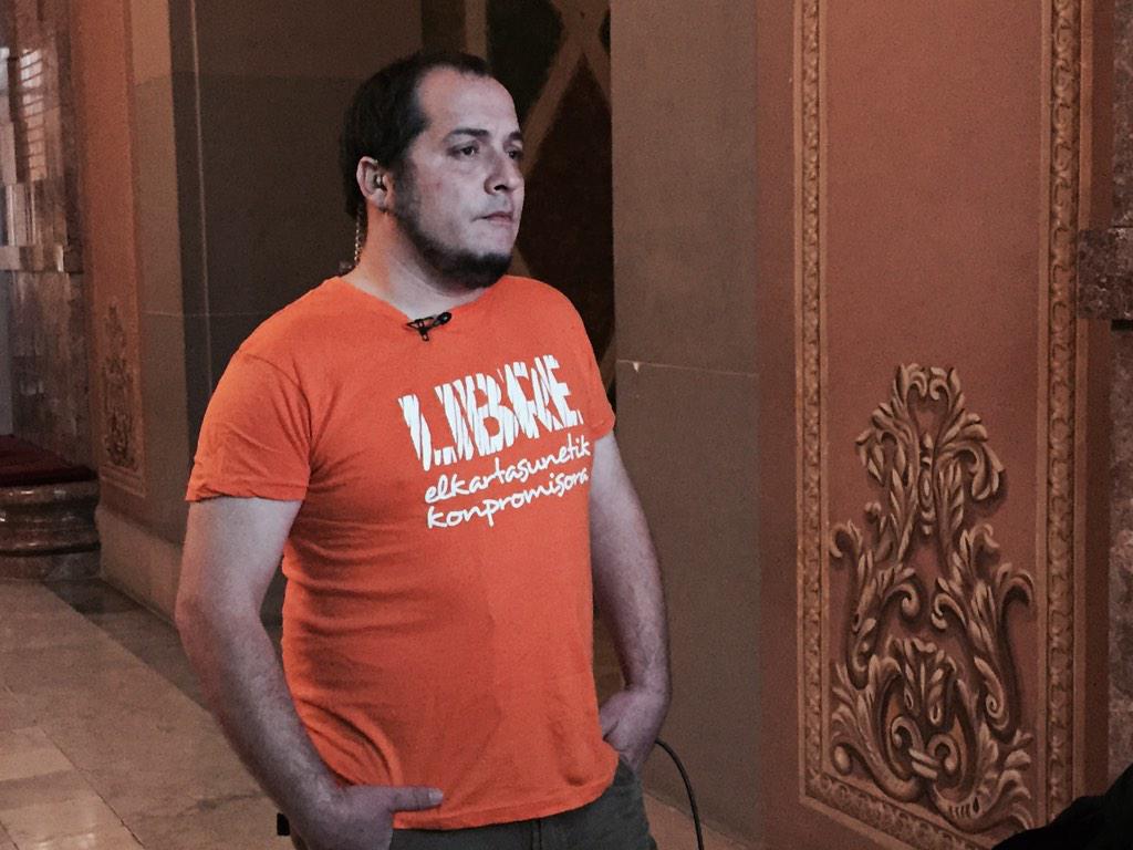 David Fernàndez (<a href="/HiginiaRoig/">David Fernàndez 💚✊🏿</a>) denuncia l'operació policial a Euskal Herria en directe a TV3 #JeSuisBasque