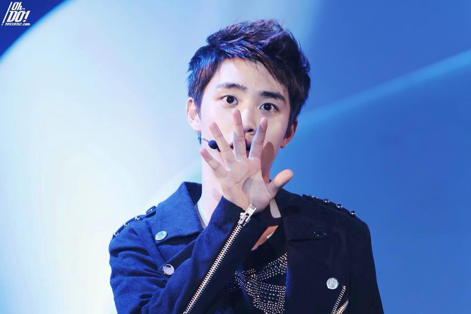 gitarmdhn_12's tweet photo. #happybirthdaydokyungsoo #HappyKyungsooDay 💋💋💋😘😘🎈🎈🎁🎉🎊😛😁😒 http://t.co/myVEMrSpgI