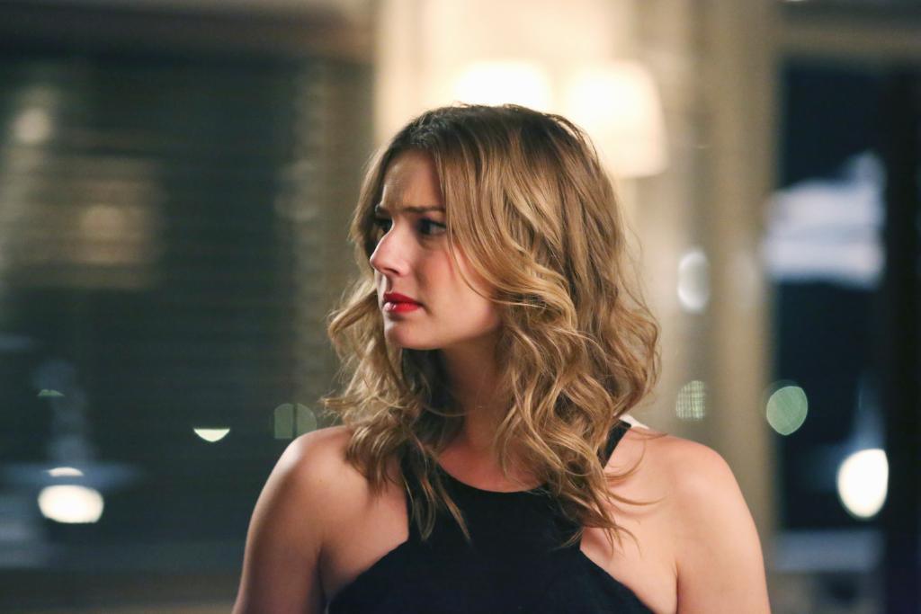 Revenge's tweet photo. Will David and Emily leave the Hamptons for good? West Coast, #Revenge starts NOW on ABC. http://t.co/ej3XLF4Y0a