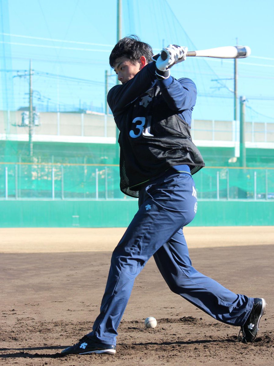 千葉ロッテマリーンズ On Twitter 新人合同自主トレ 午後はショートアメリカンノックやバッティングに取り組みました 本日で大迫コーチ指導の第1クールが終了 明日は休日となります Chibalotte Http T Co A0w0ztrvbr