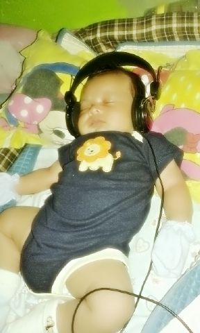 Ninadievandra's tweet photo. Lagu dangdutny bikin de' abi tidur pules xixixi lutuy deh :) http://t.co/ZMRJrUcJz5