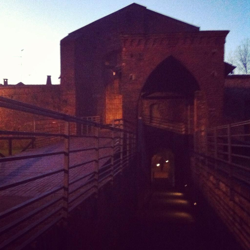 LorM_inox's tweet photo. #Vigevano #castello #piazzaducale #entrateuscite  #GoodDay http://t.co/N00hG9ODDw
