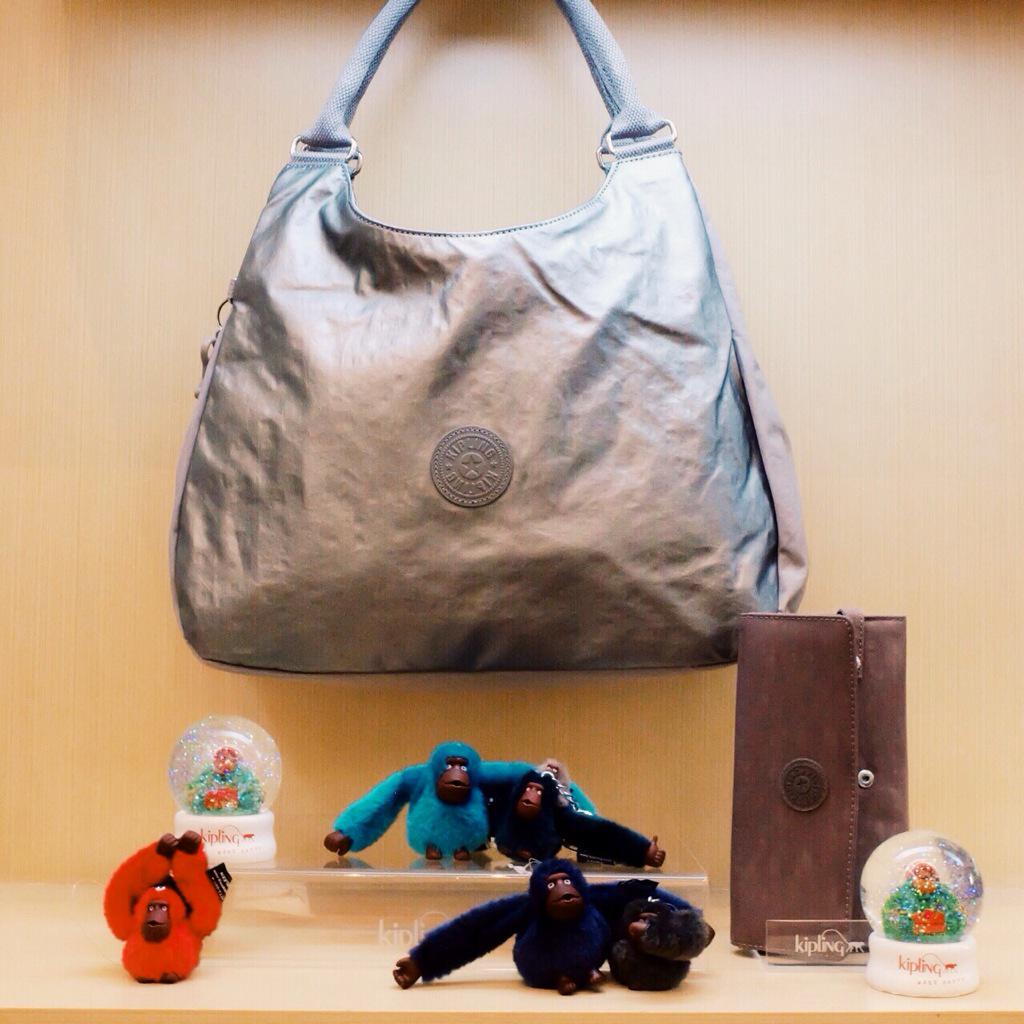 kiplingIND's tweet image. Happy Monday #KiplingLovers! Pop by at our store and check out our SS 15 new arrivals! #KiplingIND