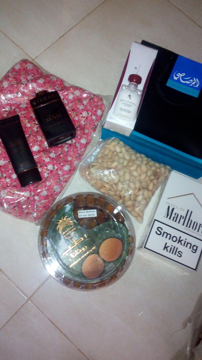 dapet oleh2 dari Madinah Maaciiihh ka ical with vieona :*