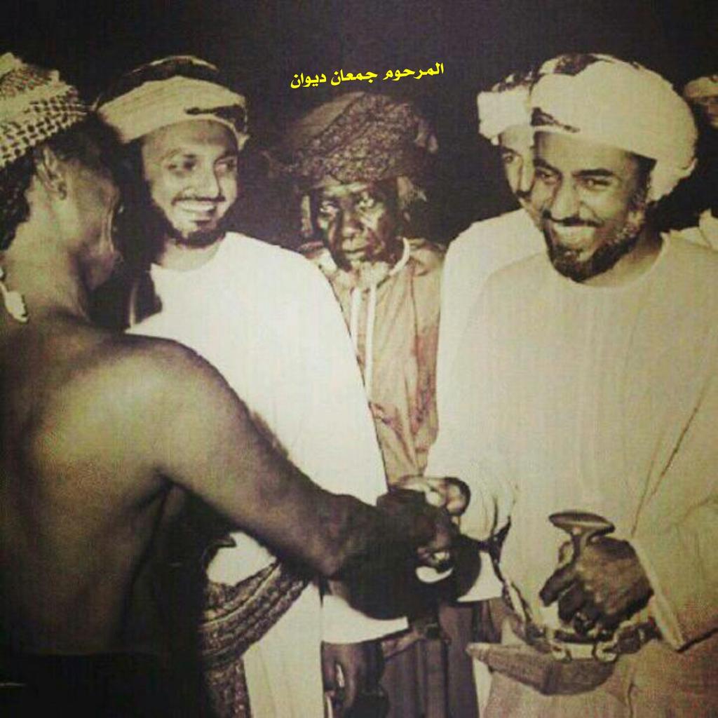 #غرد_بصورة 
قامة شعر وفن ولازالت أعماله خالدةً.رافق السلطان طيلة حياته المرحوم #جمعان_ديوان
: youtu.be/Lppv9D4N6-M