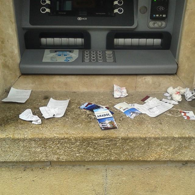 kheme's tweet image. Who the hell #litters an #atm like this? ift.tt/14KCU7I